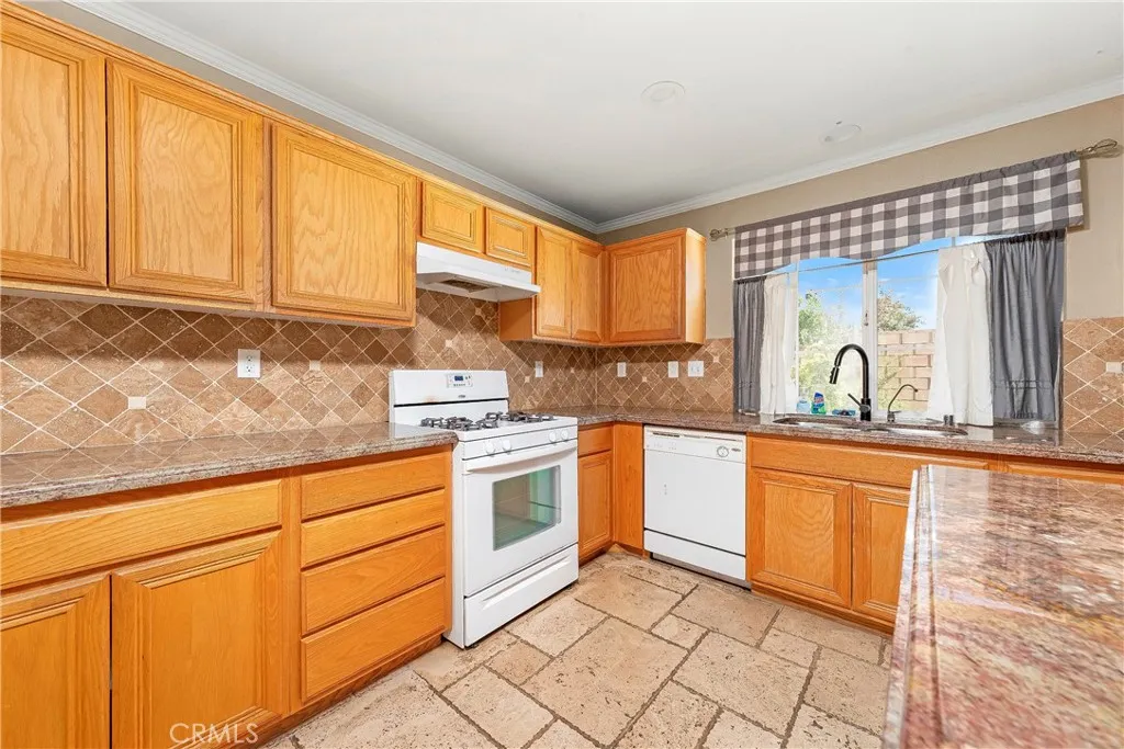 37666 Topaz Court, Palmdale, California 93552 home-pic-12